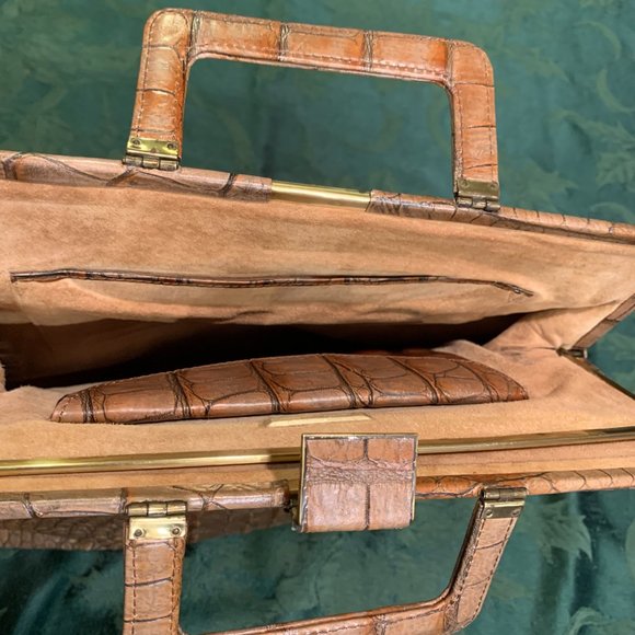 🌺ELLEN TRACY Croc Embossed Handbag (NEVER USED) - Picture 7 of 16